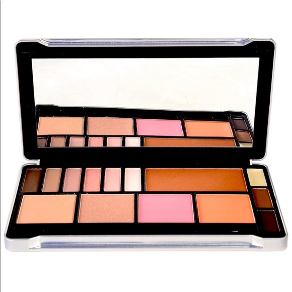 NEW Essentials Exposed Face Eye & Brow Pallette - Picture 2 of 10